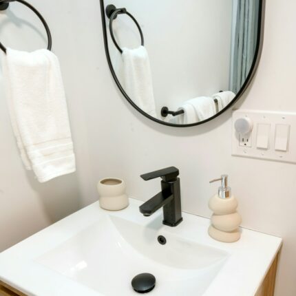 DADÉO Mitigeur lavabo design noir, bec courbé, cartouche céramique